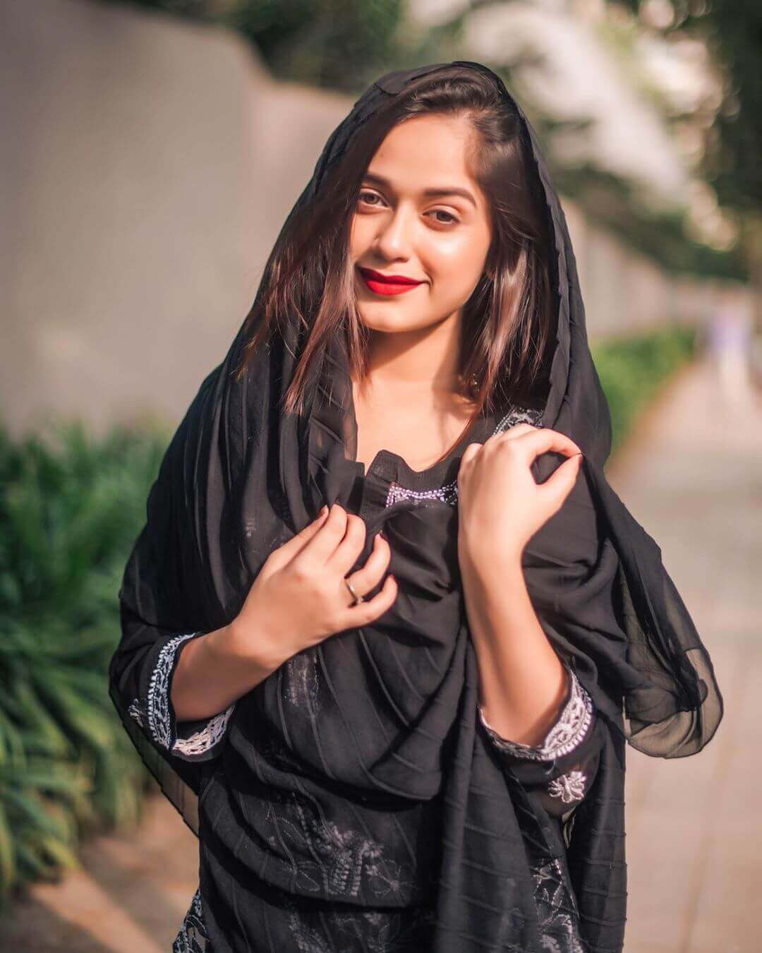 jannat zubair in black dress